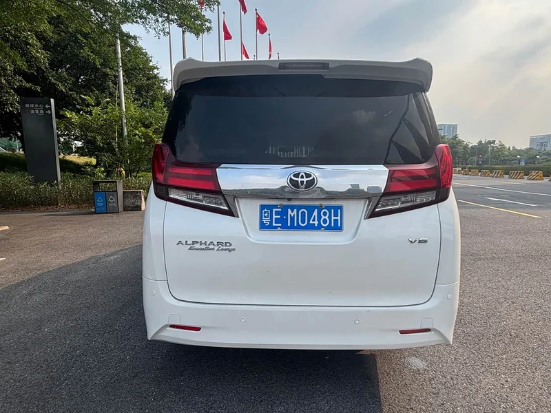 Toyota Alphard — фото 7