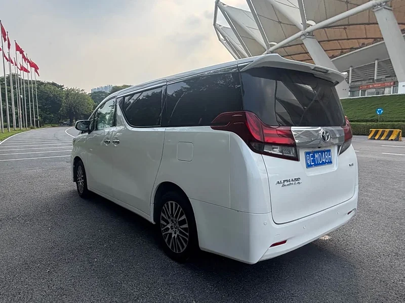 Toyota Alphard — фото 8