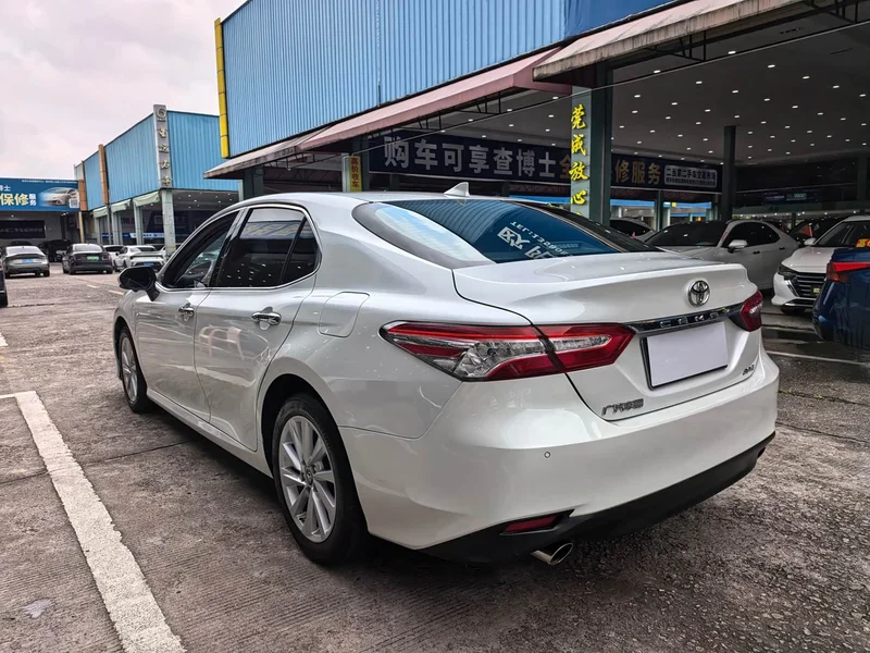 Toyota Camry — фото 12
