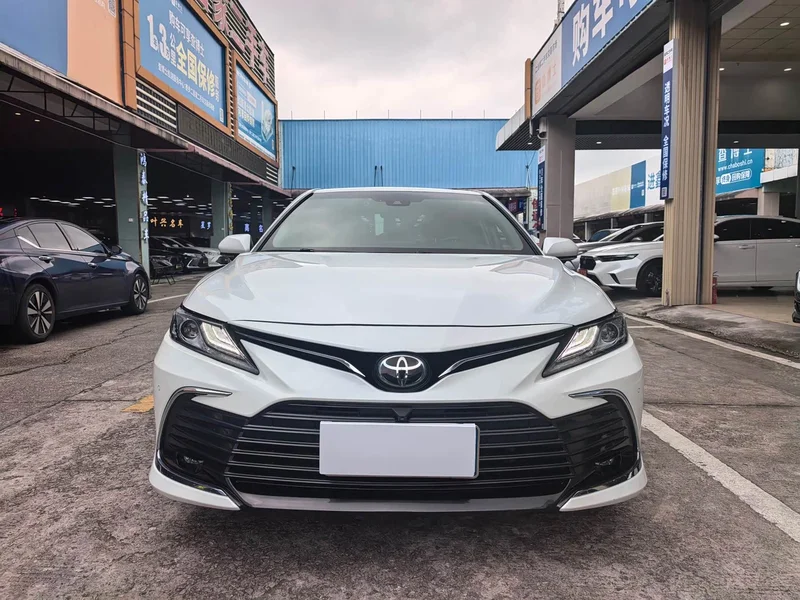 Toyota Camry — фото 2