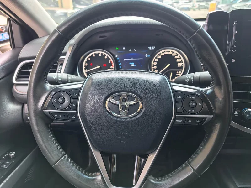 Toyota Camry — фото 8