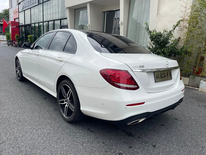 Mercedes-Benz E-Class — фото 14