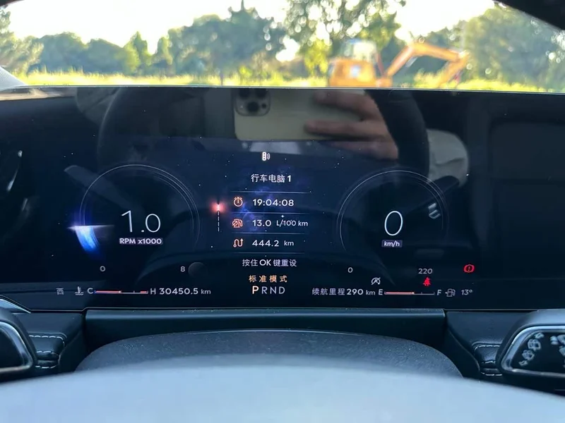 Jeep Renegade — фото 12