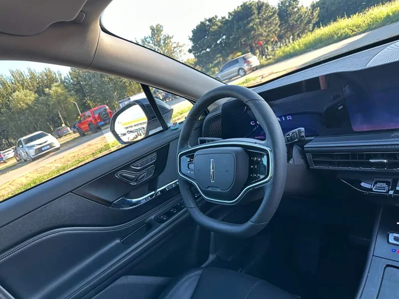 Jeep Renegade — фото 18