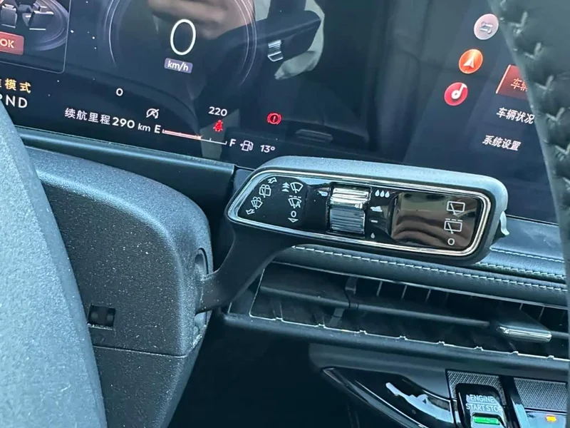Jeep Renegade — фото 24