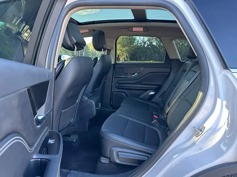 Jeep Renegade — фото 10