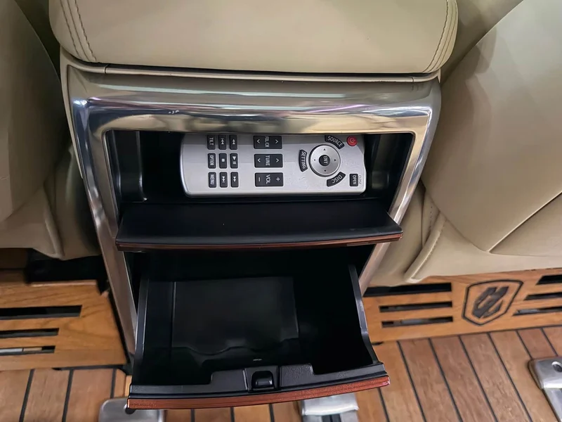 Toyota Alphard — фото 11