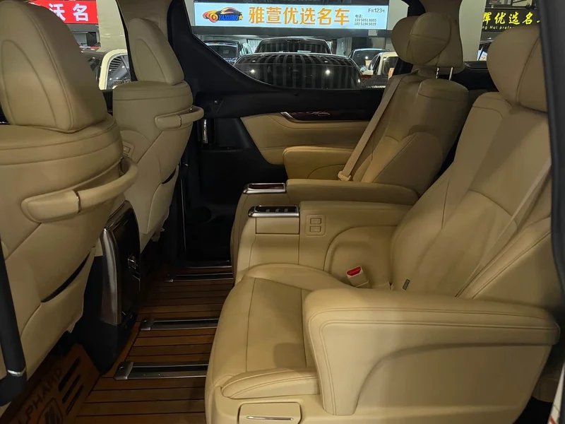 Toyota Alphard — фото 12