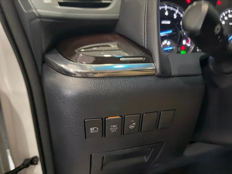 Toyota Alphard — фото 15