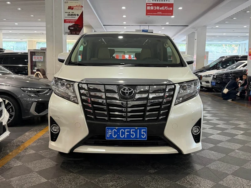 Toyota Alphard — фото 2