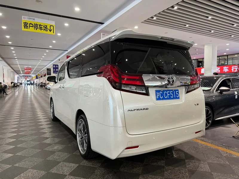 Toyota Alphard — фото 3