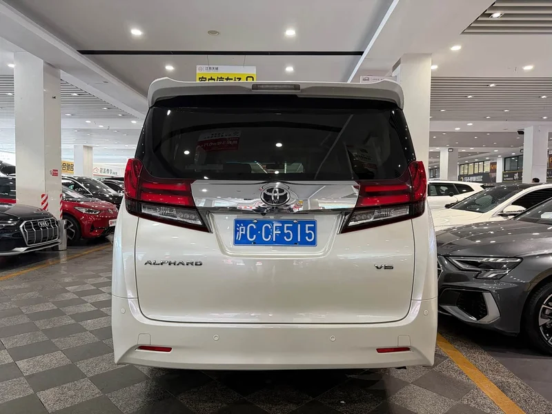 Toyota Alphard — фото 4