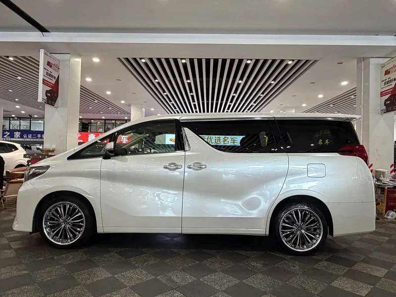 Toyota Alphard — фото 5
