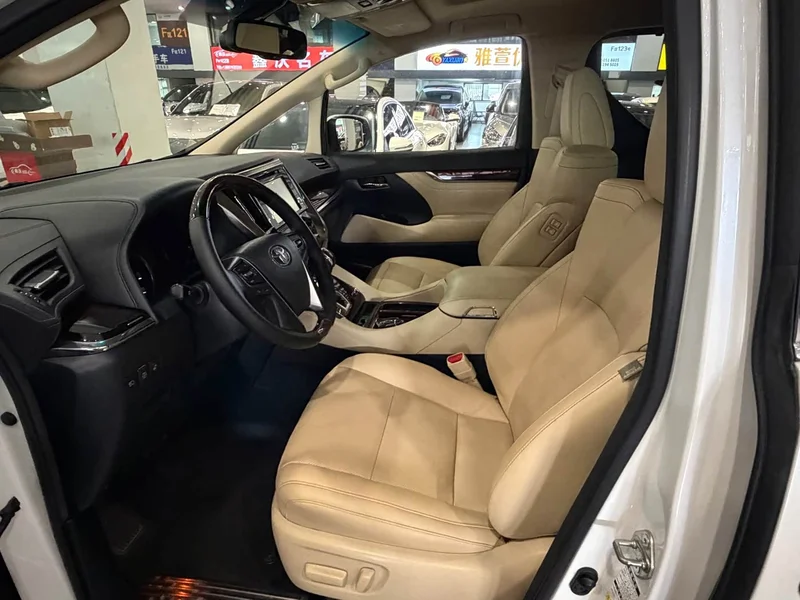 Toyota Alphard — фото 6