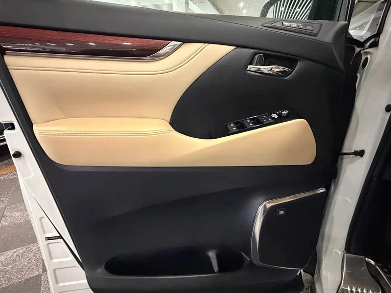 Toyota Alphard — фото 7