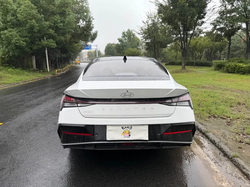 Hyundai Elantra — фото 13