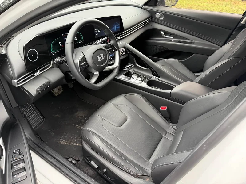 Hyundai Elantra — фото 3