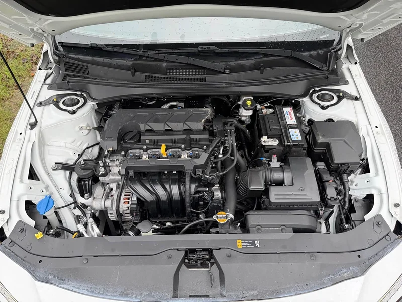 Hyundai Elantra — фото 10