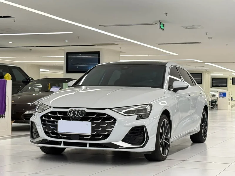 Audi A3 — фото 1