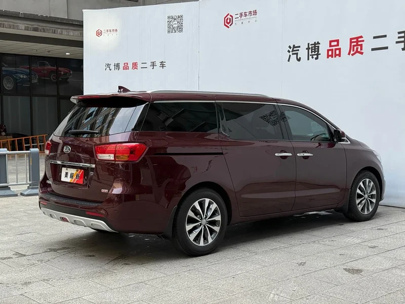 Kia Carnival — фото 4