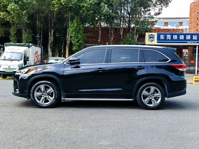 Toyota Highlander — фото 4