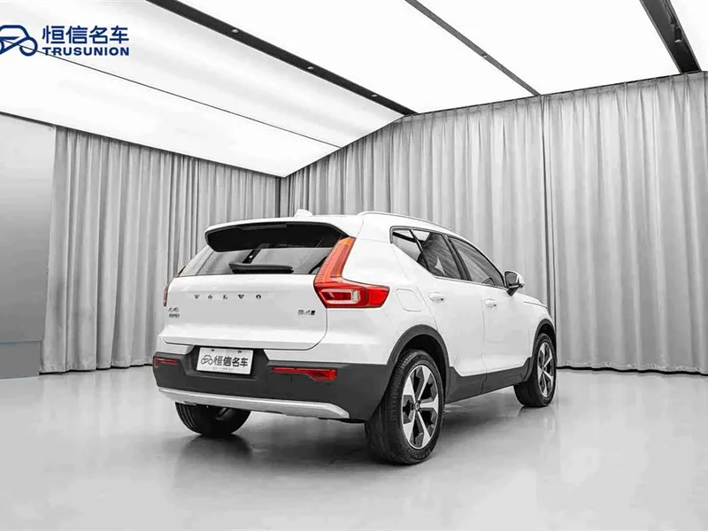 Volvo XC40 — фото 5