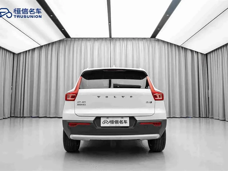 Volvo XC40 — фото 6