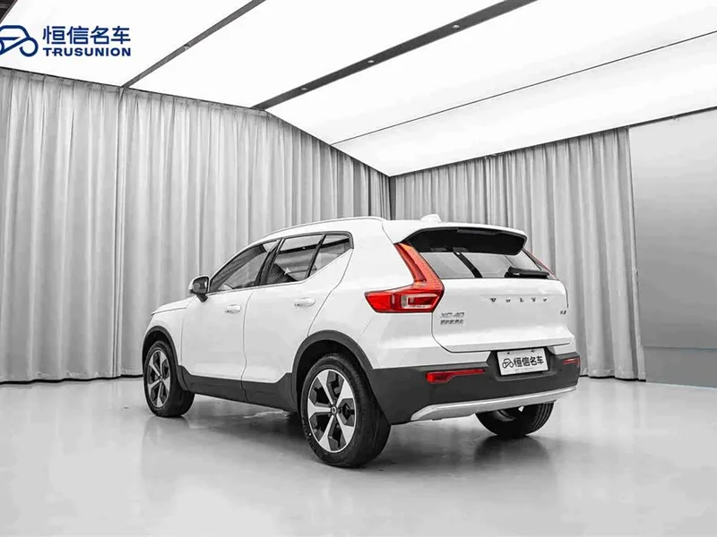 Volvo XC40 — фото 7