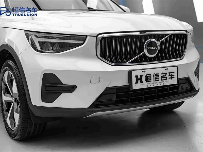Volvo XC40 — фото 9