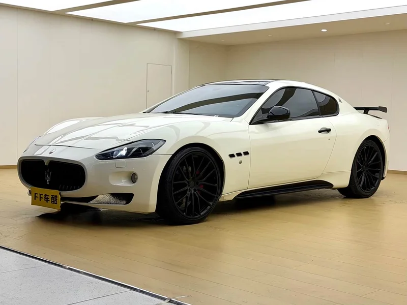 Maserati GranTurismo — фото 1