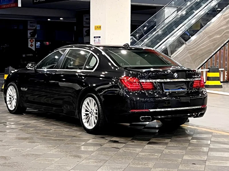 BMW 7-Series — фото 4