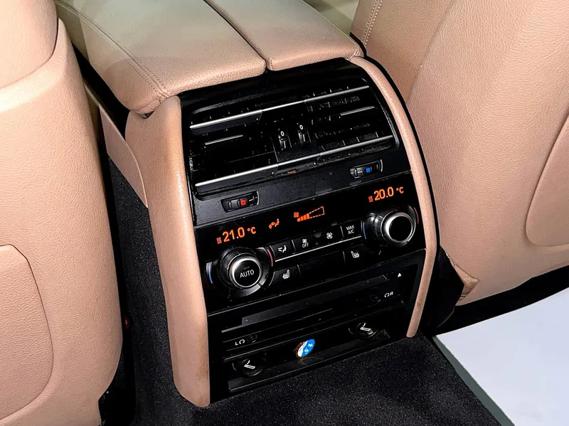 BMW 7-Series — фото 10