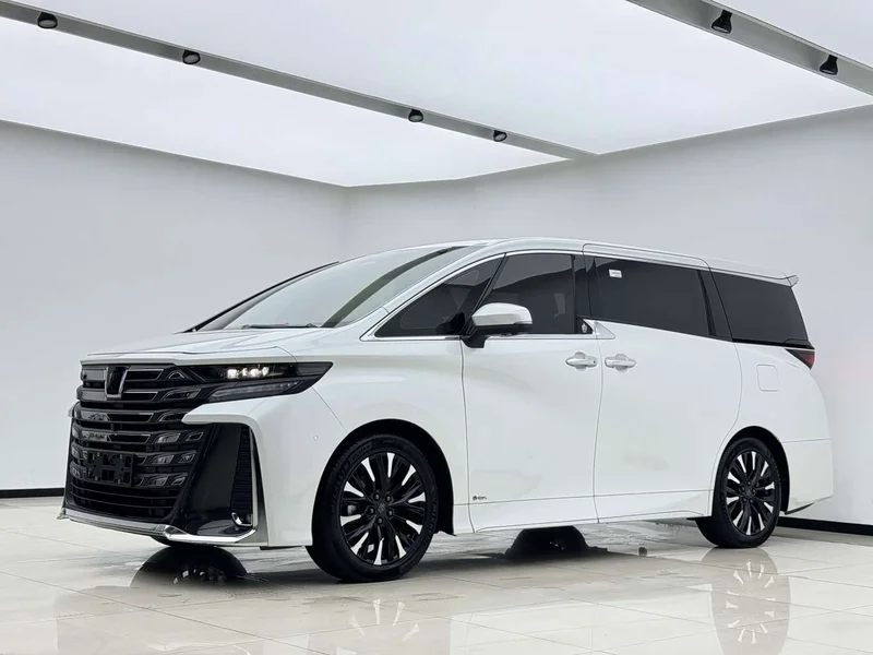 Toyota Vellfire — фото 1