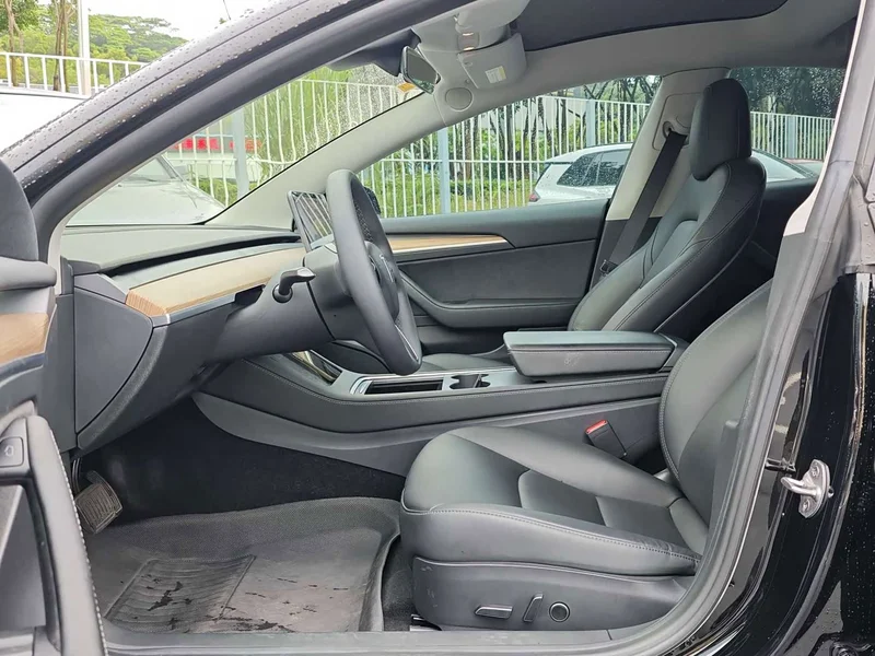 Tesla Model 3 — фото 12