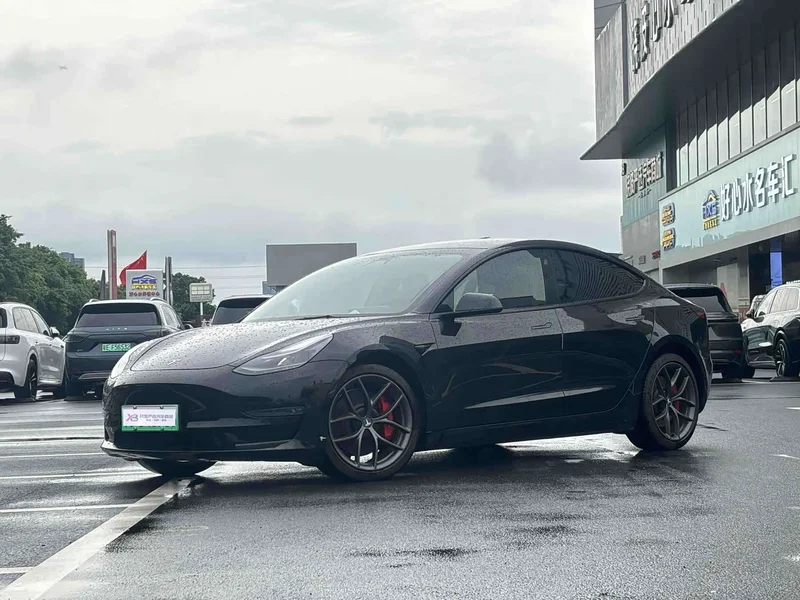 Tesla Model 3 — фото 1
