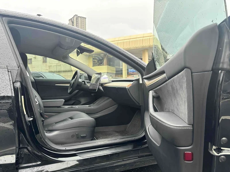 Tesla Model 3 — фото 12