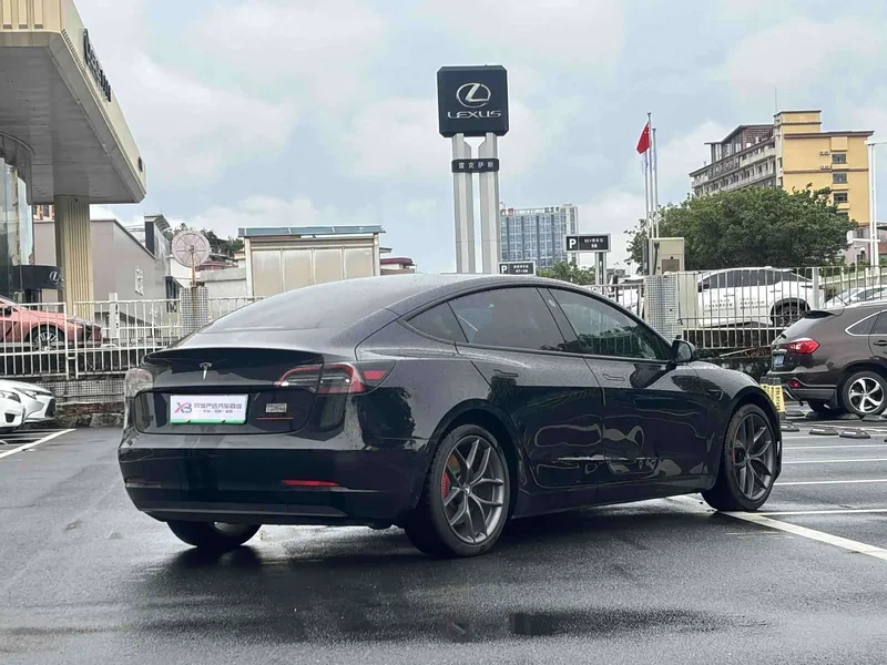 Tesla Model 3 — фото 3