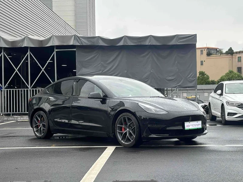 Tesla Model 3 — фото 4