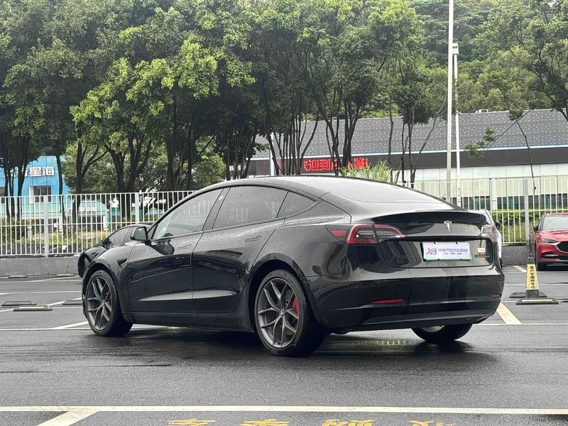 Tesla Model 3 — фото 7