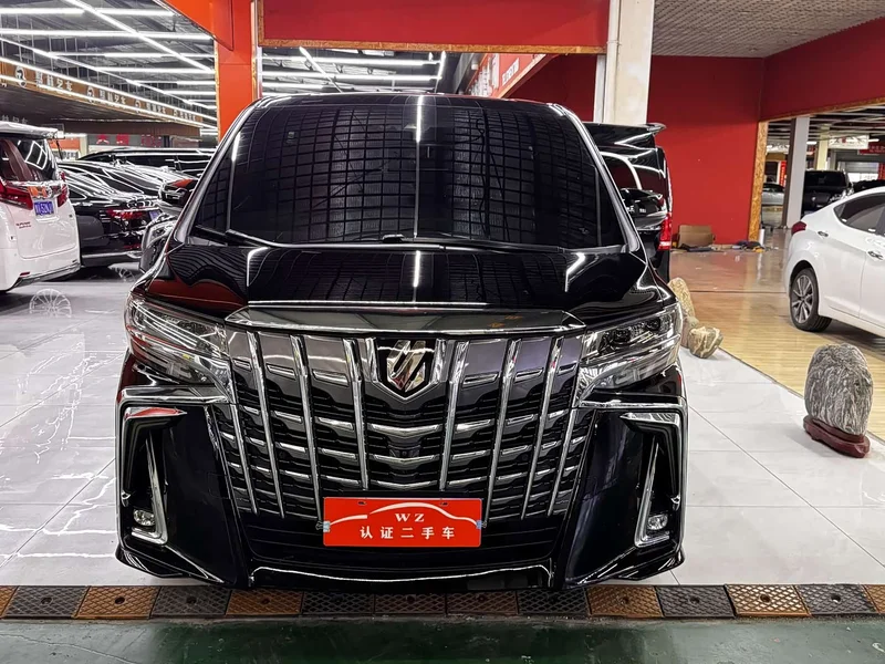 Toyota Alphard — фото 2