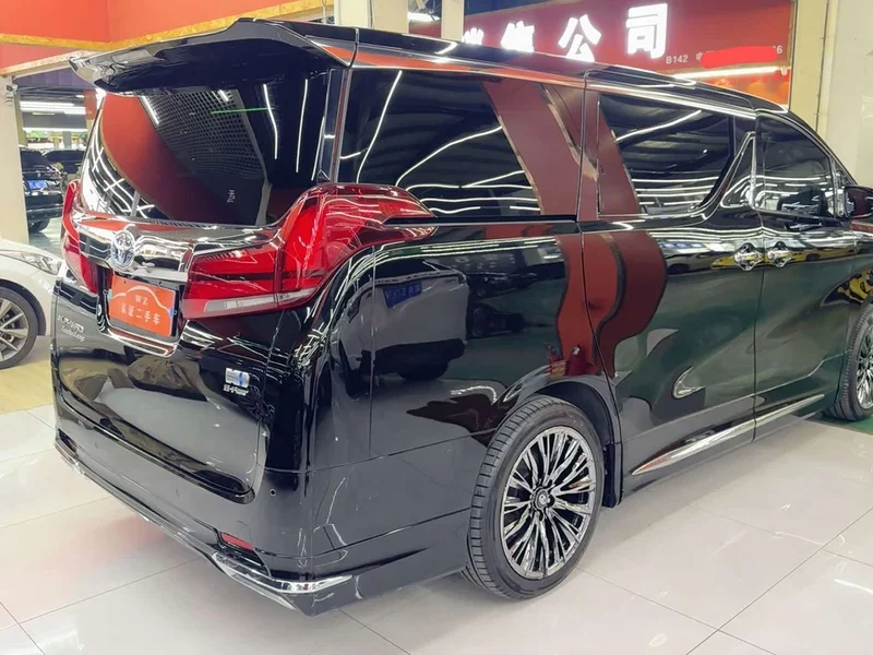 Toyota Alphard — фото 4