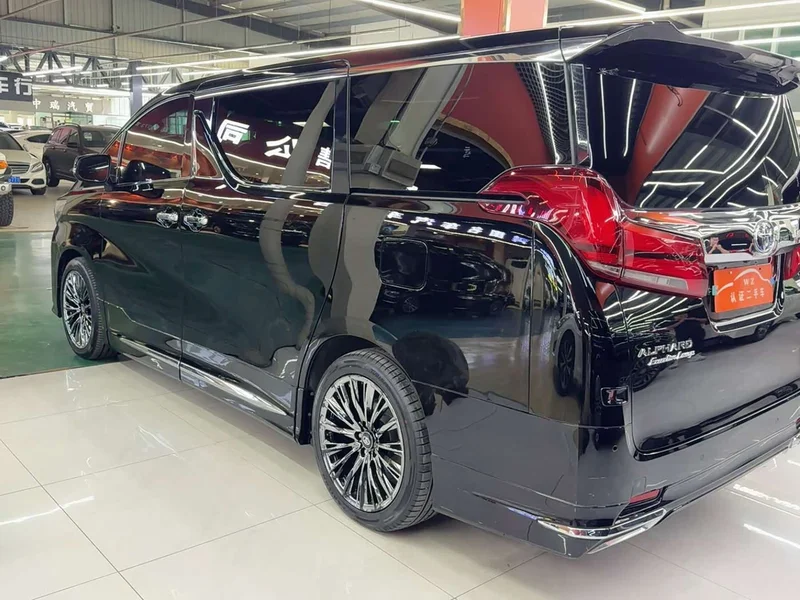 Toyota Alphard — фото 5