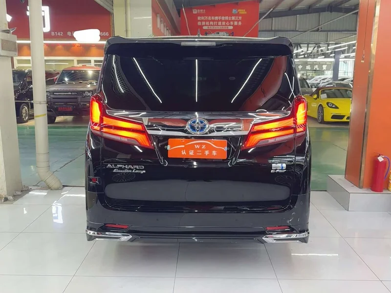 Toyota Alphard — фото 6