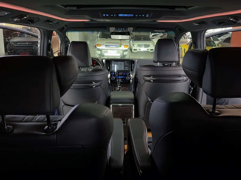Toyota Alphard — фото 8