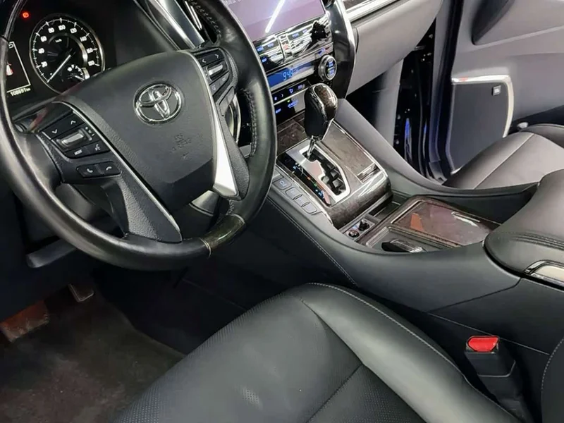Toyota Alphard — фото 9