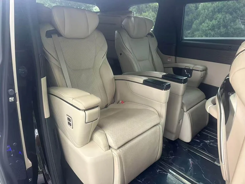 Toyota Alphard — фото 2