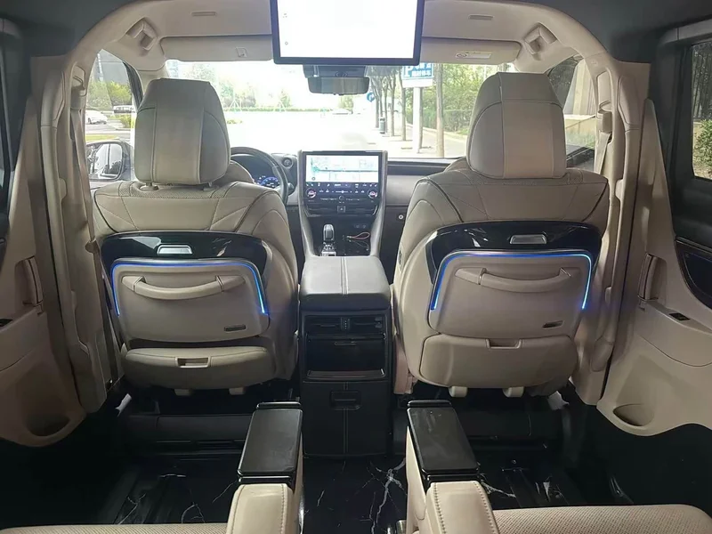 Toyota Alphard — фото 7