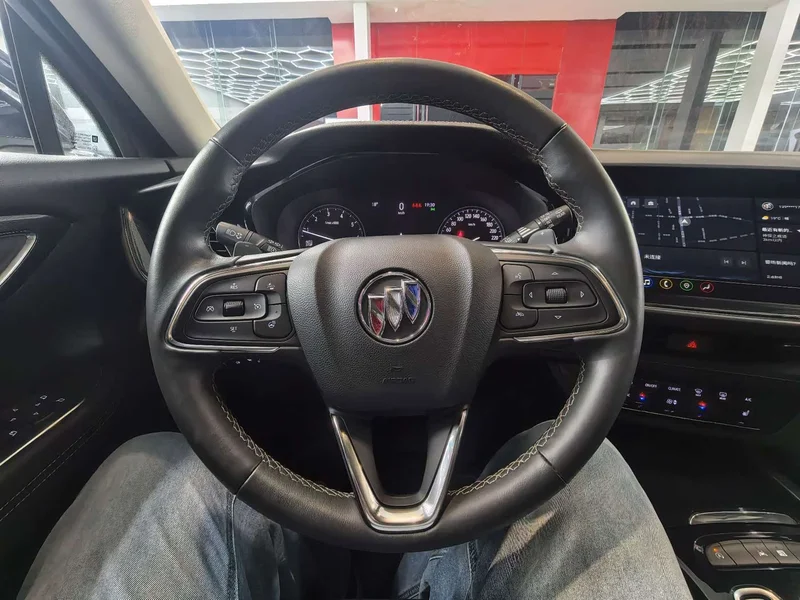 Buick Envision Plus — фото 13