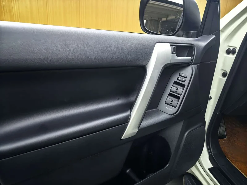 Toyota Prado — фото 11