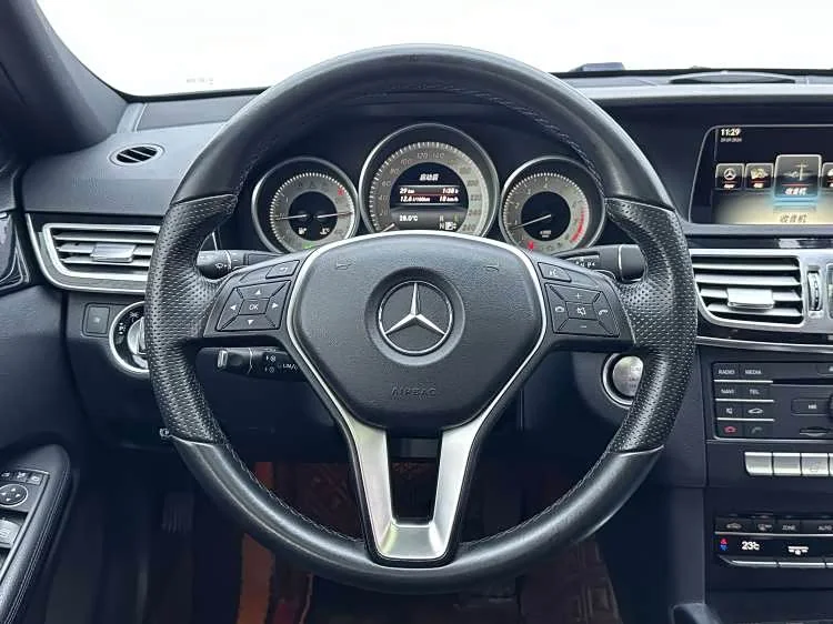 Mercedes-Benz E-Class — фото 13